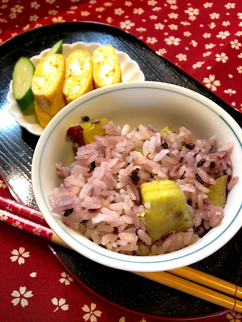 みっこちゃんさんの料理 秋らしく🍁黒米とさつま芋入りご飯🍠deお昼ご飯|＊いちご＊さん