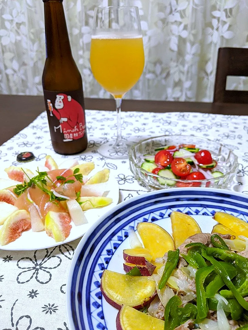 ビール🍺で乾杯🍻
さつま芋と豚肉の蒸しポン酢
イチジクと梨生ハムオードブル
サラダ ミニトマトキュウリ|ヒカリーさん