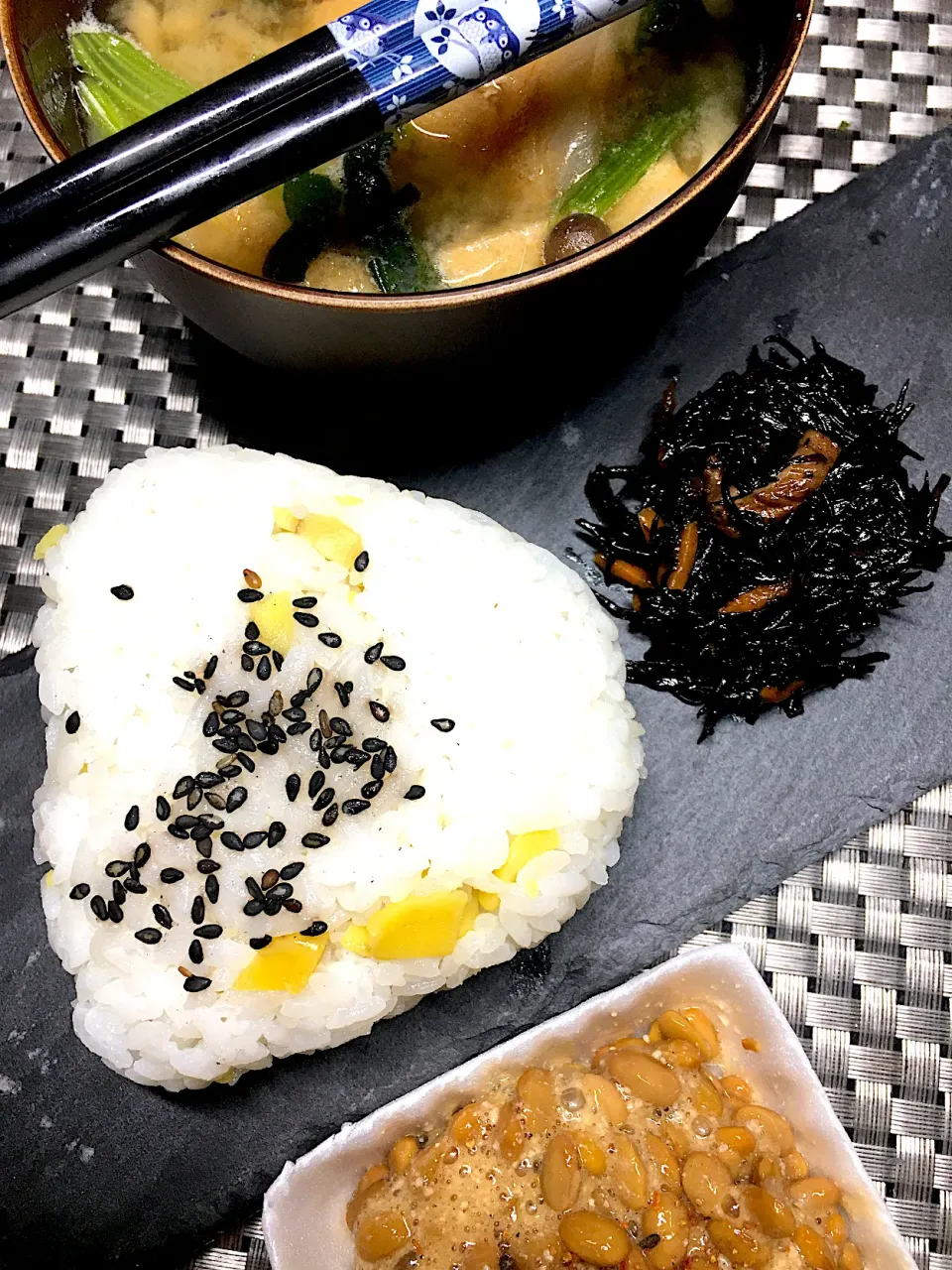 🌰栗ご飯おにぎり🍙と|すくらんぶるえっぐさん