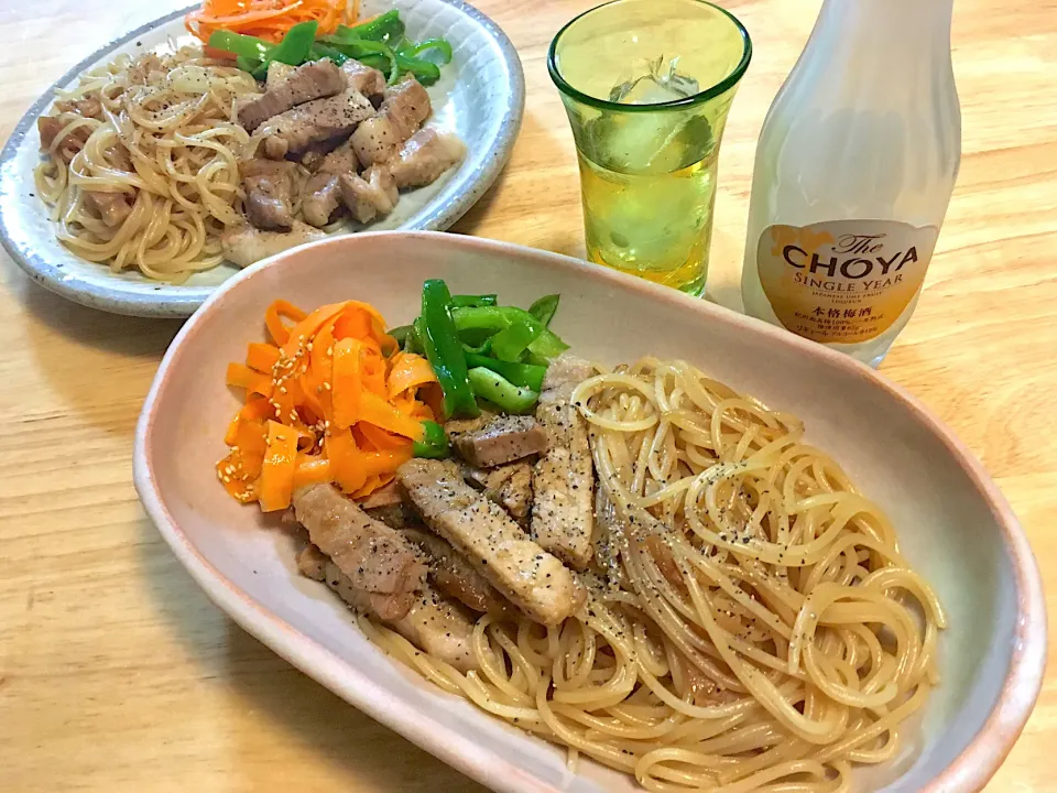 晩ごはん🙂パスタでカンパーイ👍🏻|さくたえさん