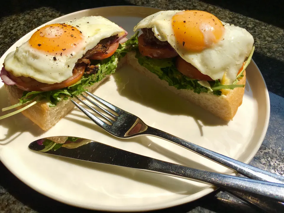 Steak&Egg Sandwich|QueenMbeeさん