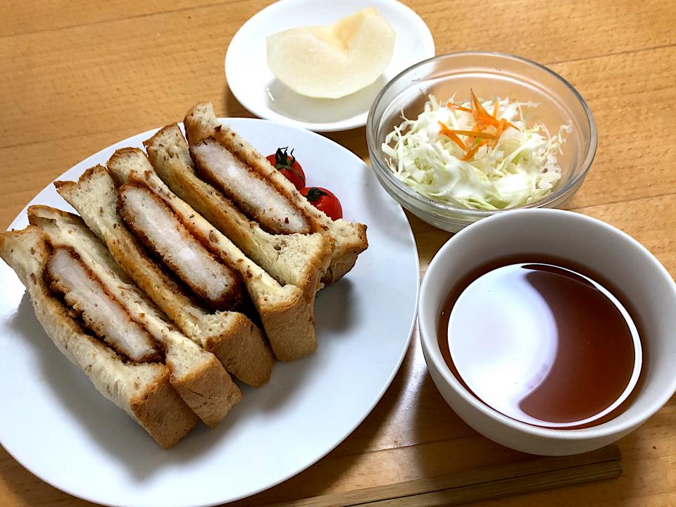 #カツサンド 、#サラダ、#梨（豊水）、#紅茶