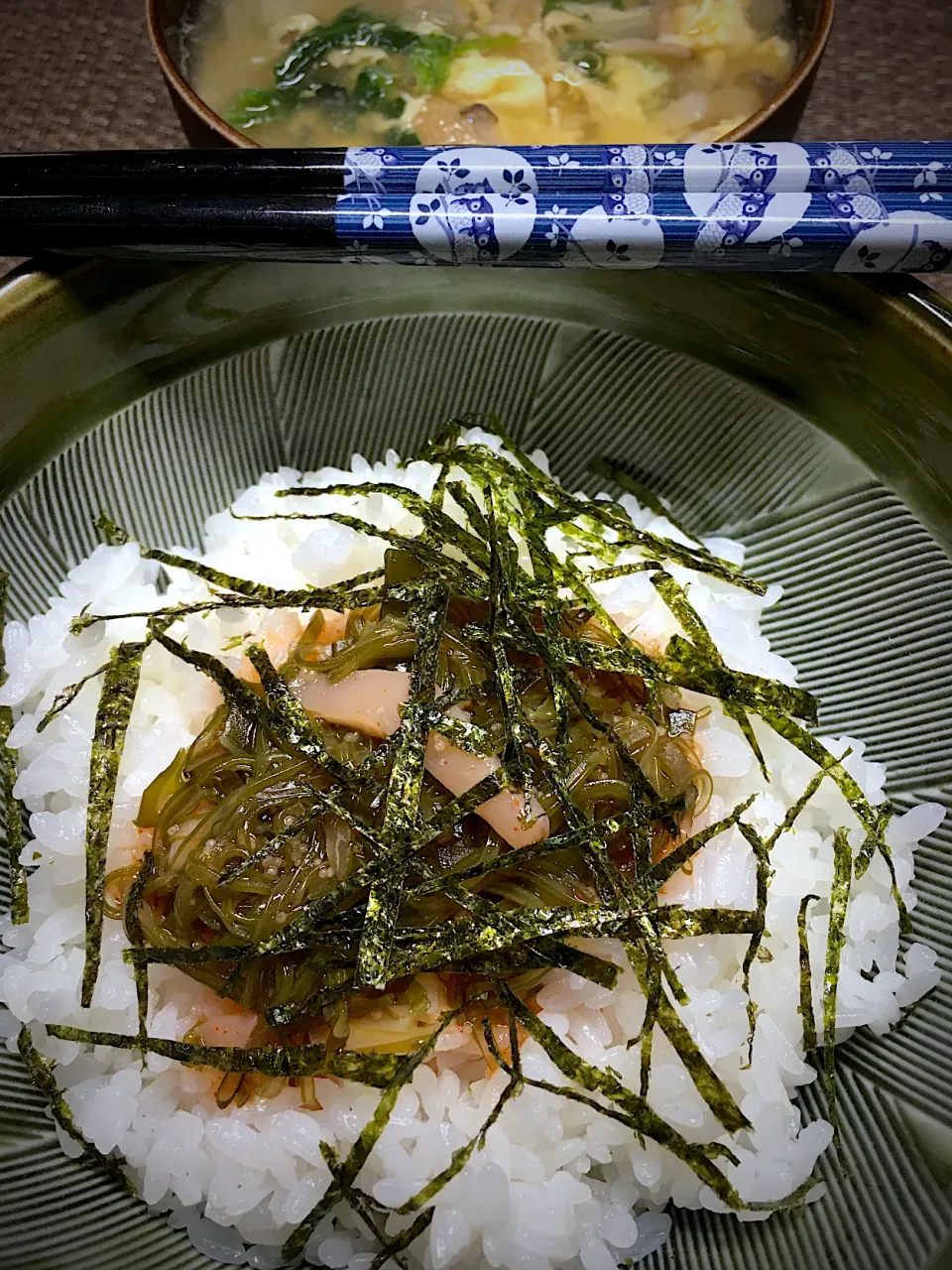 いか明太めかぶ丼|すくらんぶるえっぐさん