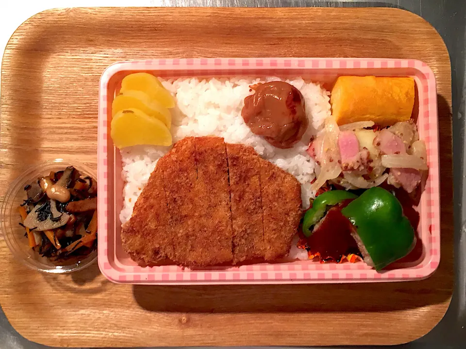 豚カツピーマン肉詰め弁当|あぐりさん