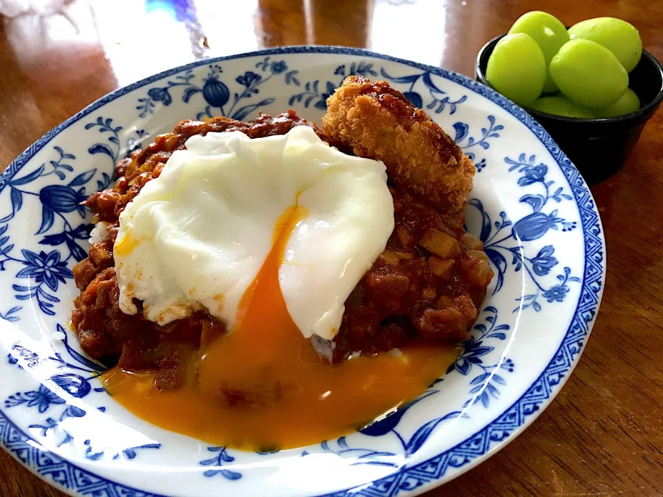 凍み豆腐のカレー　ポーチドエッグ&コロッケ添え|さんだーさん