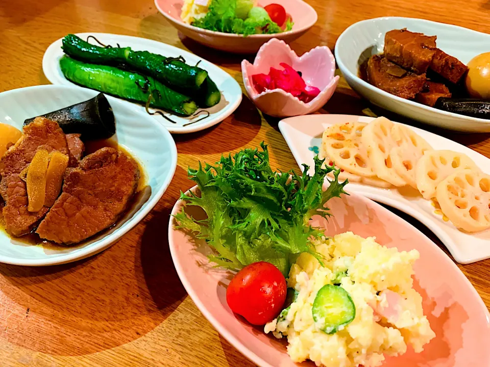 我が家の晩ごはん　豚ロースのトロトロ煮🐷酢蓮根|いちごさん