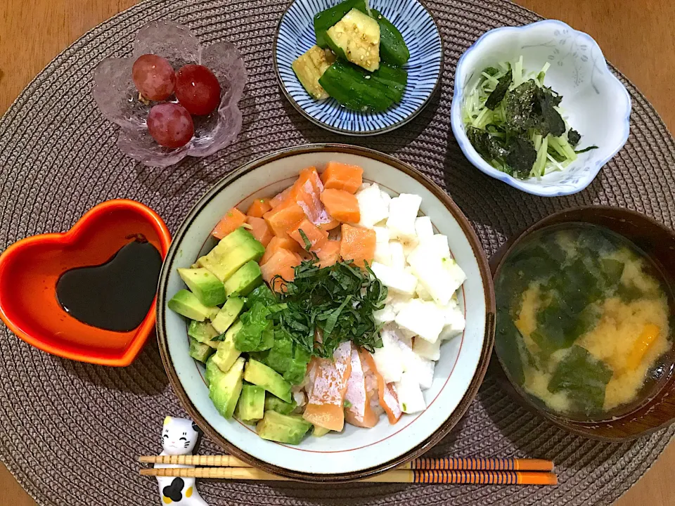 アボカドサーモン山芋丼定食|ゆうかさんさん