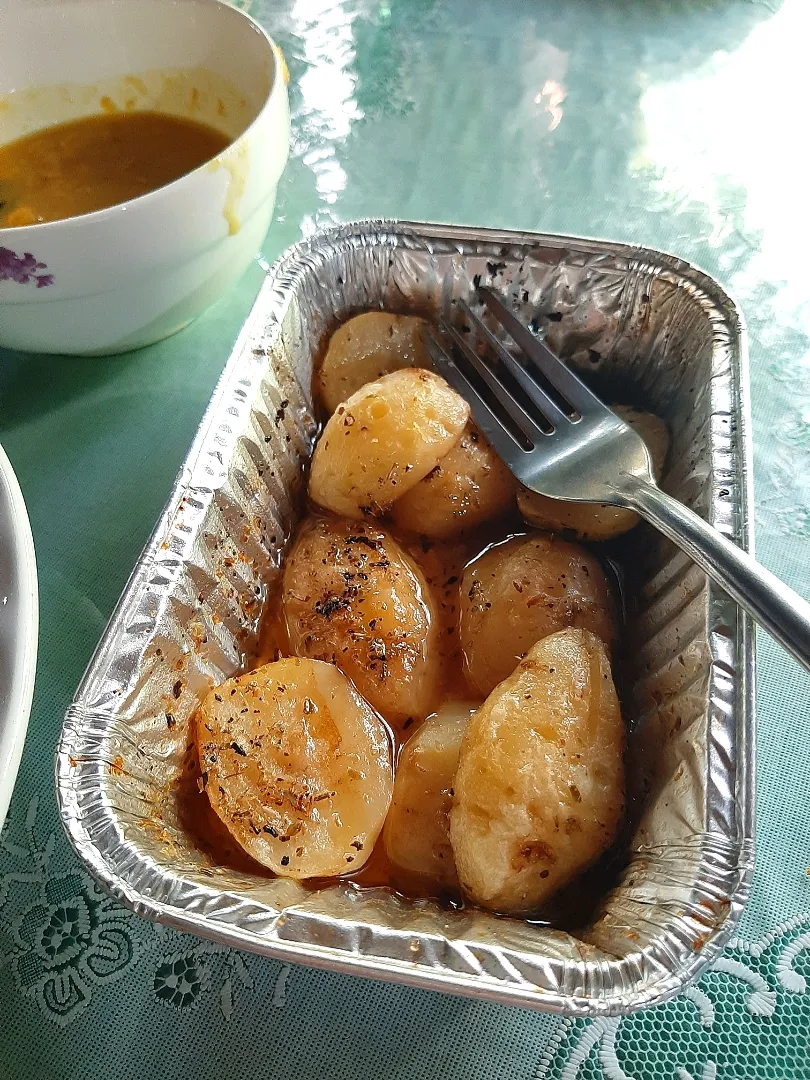 toasted juicy potato merinated in soysauce, olive oil, alcohol, salt,pepper, oregano and basil|koayekyawさん