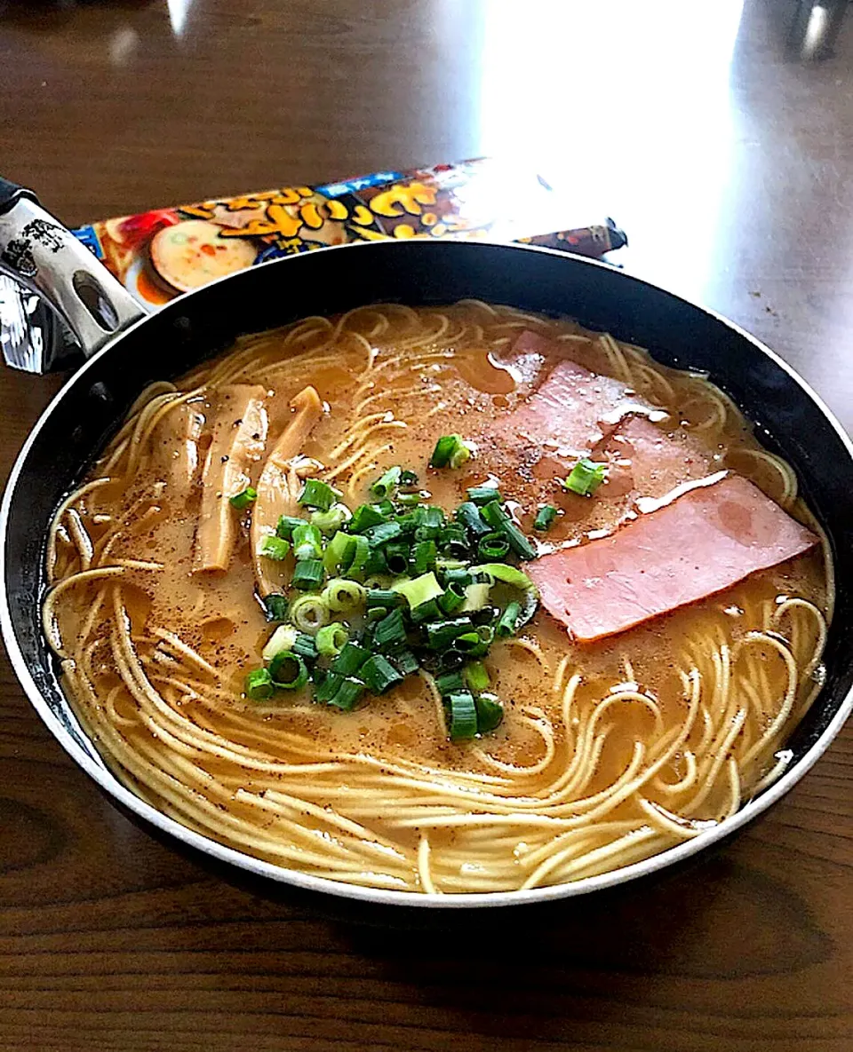 🍜フライパンラーメン|ガク魁‼︎男飯さん