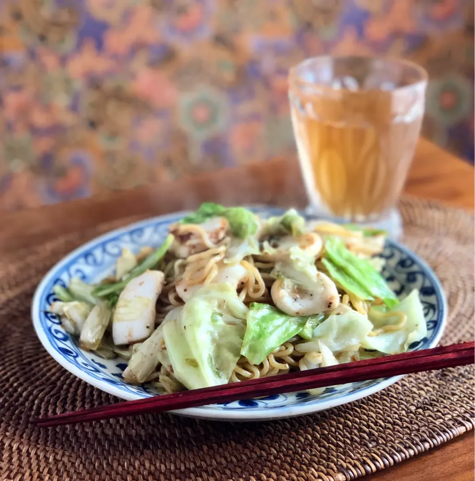 ねぎ塩イカ焼きそば　　　　　　　　　　Fried noodles with squid and cabbage|マユマユさん