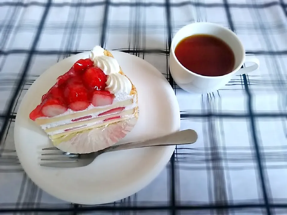 ショートケーキと紅茶|みのりんちょさん