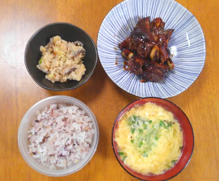 Snapdishの料理写真:９月２５日　スペアリブ　卯の花　ブロッコリースプラウトと卵のスープ|いもこ。さん