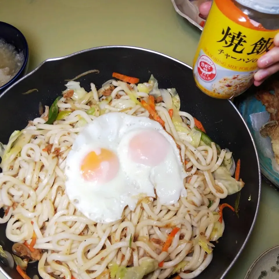 Snapdishの料理写真:月見焼きうどん|けろよんさん