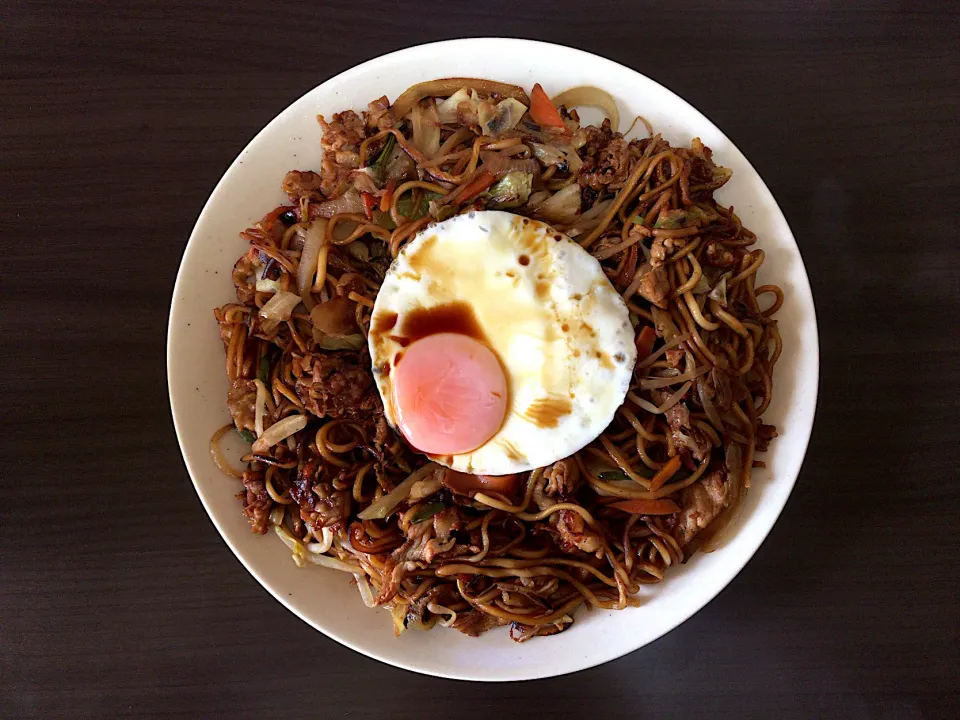 ソース焼きそば(目玉焼き付)|ばーさんさん