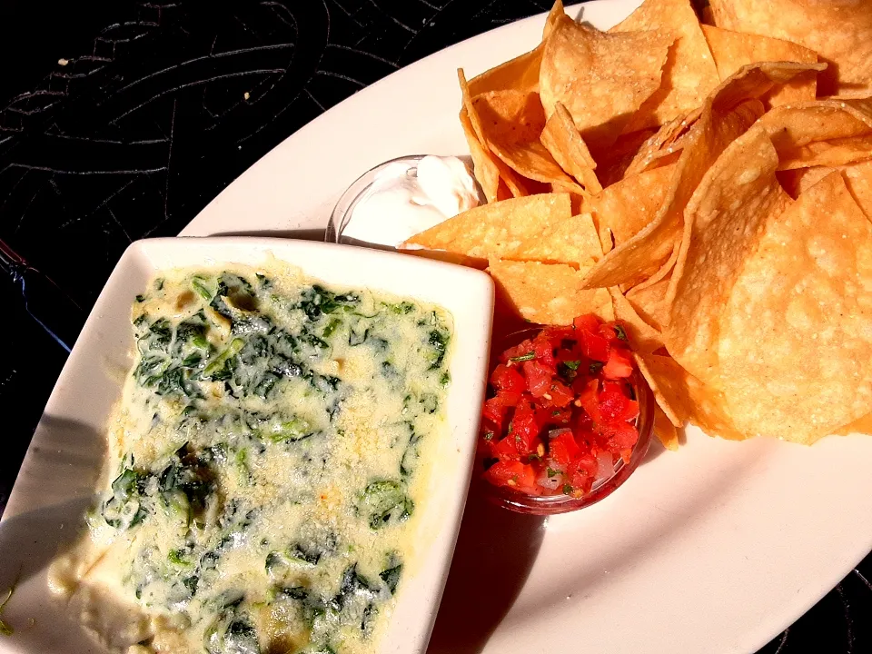 Spinach Dip At The Cheese Cake Factory|Hannah Muscaraさん