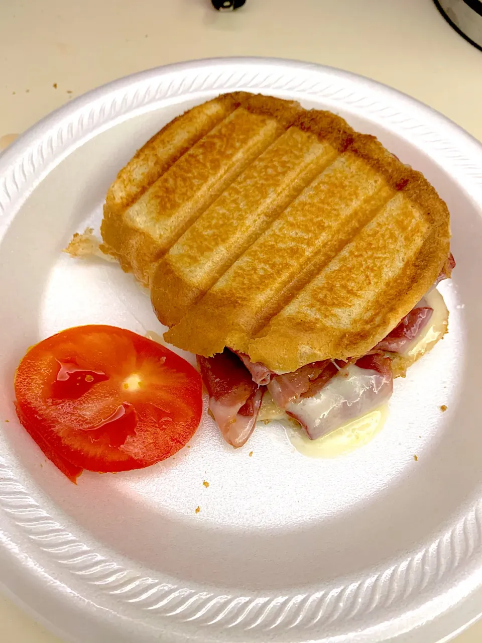 Turkey bacon with tomato grilled cheese|Kareem Boogieさん