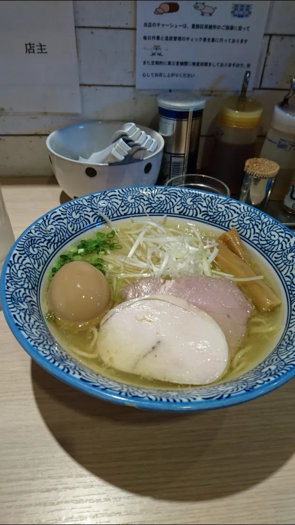 東京都葛飾区東新小岩「麺屋一燈」香味塩ラーメン半熟玉子入り|タカシさん