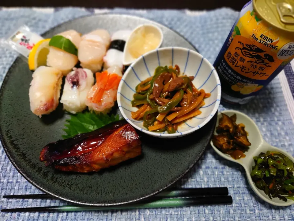 ★小料理屋ちえこ　お品書き★
🍶昆布締め鯖の燻製
🍶青椒肉絲
🍶檸檬とお塩で食べるお寿司（スーパー）|☆Chieco☆さん