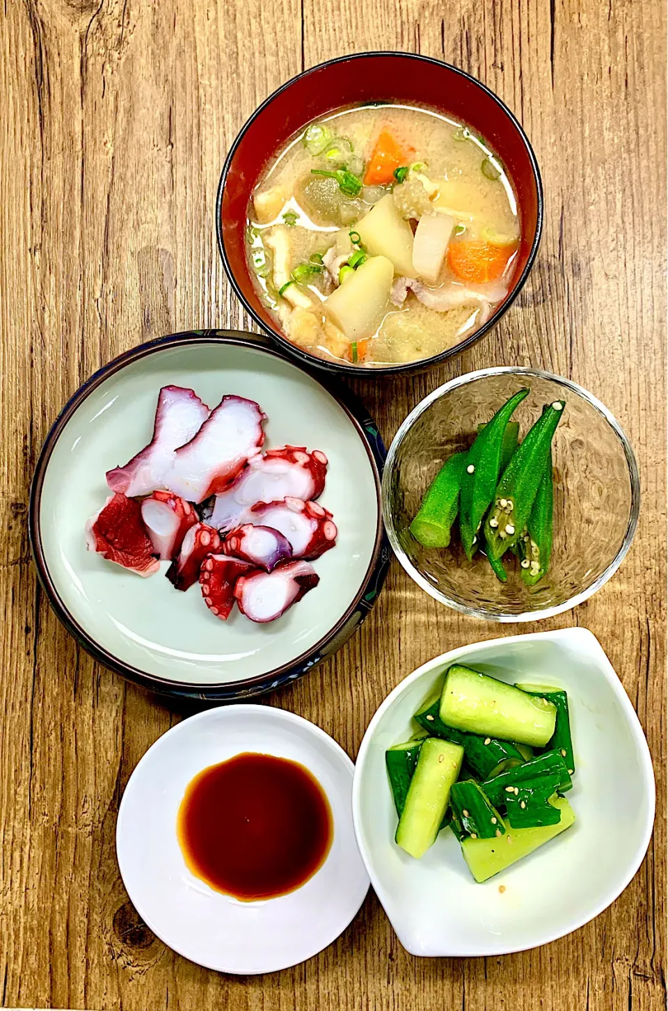 Snapdishの料理写真:晩ご飯　茹で蛸の刺身　豚汁　オクラのお浸し　きゅうりのナムル|ROSE & ROSEさん