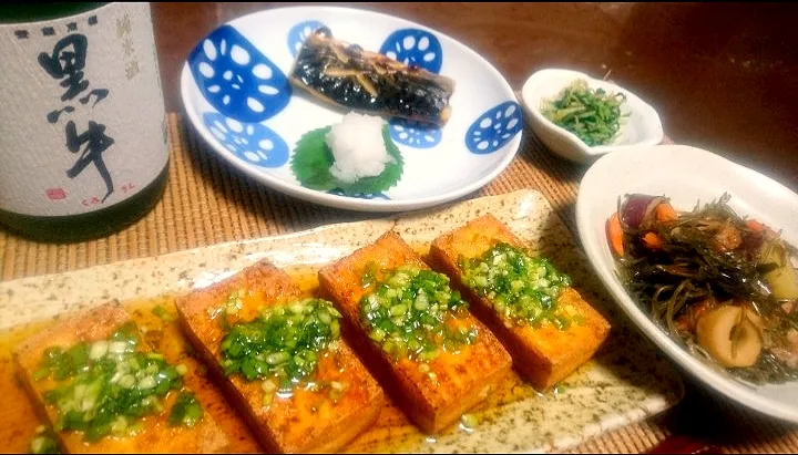 容子さんの料理から、
厚揚げの油淋鶏風✨
きざみ昆布の煮物
塩鯖🐟
間引き菜のおひたし🌱|びせんさん