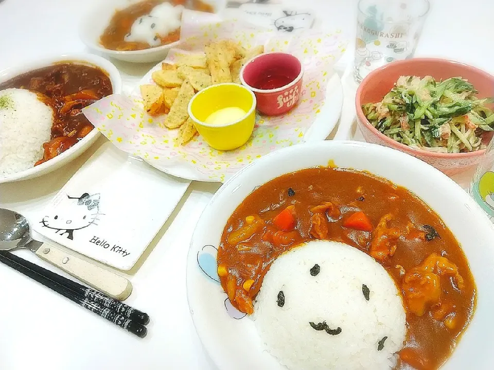 夕食(*^^*)
カレーライス
フライドポテト
きゅうりとツナとカニカママヨサラダ|プリン☆さん