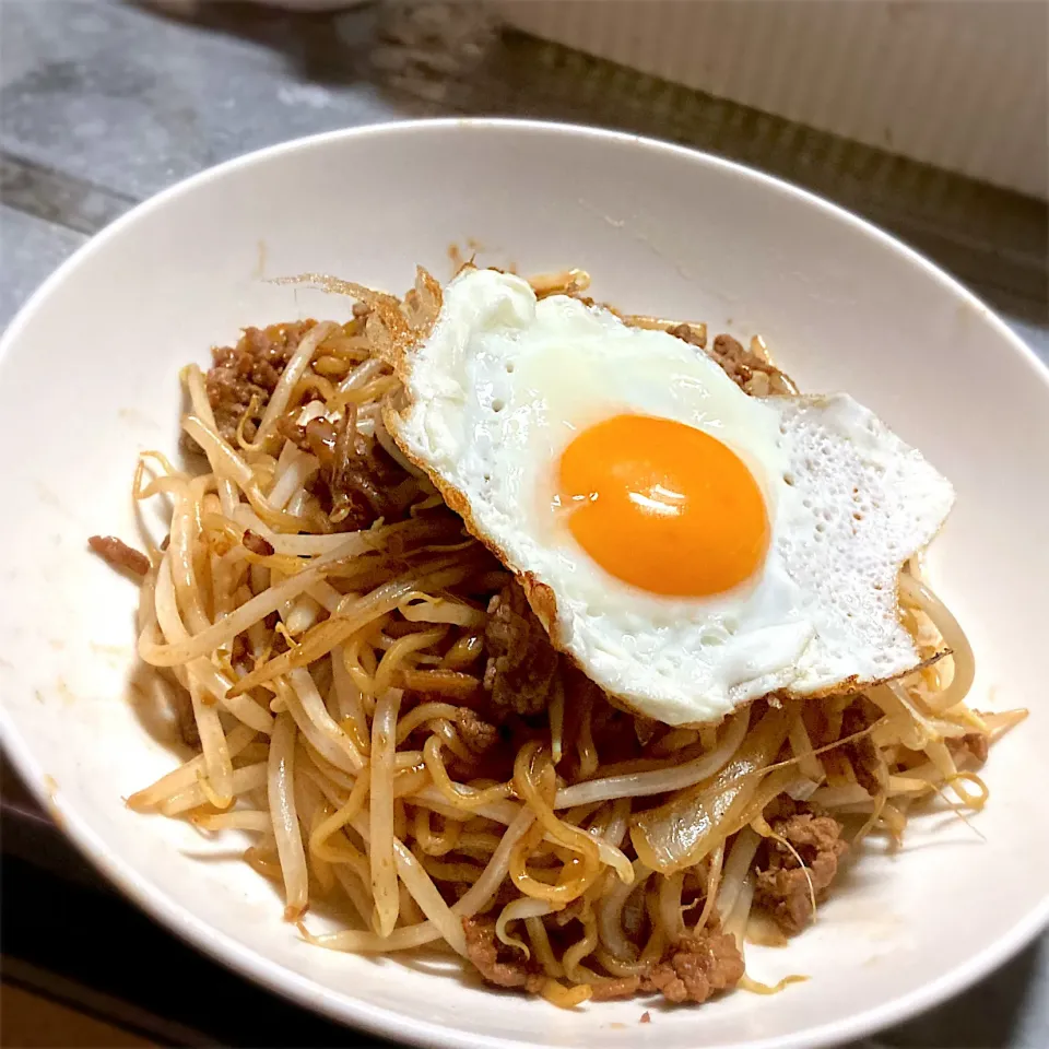 今夜は、横手焼きそばを頂きます。出汁醤油とウスターソースを合わせた特製ソースです😄❗️🎵|ギムレットさん