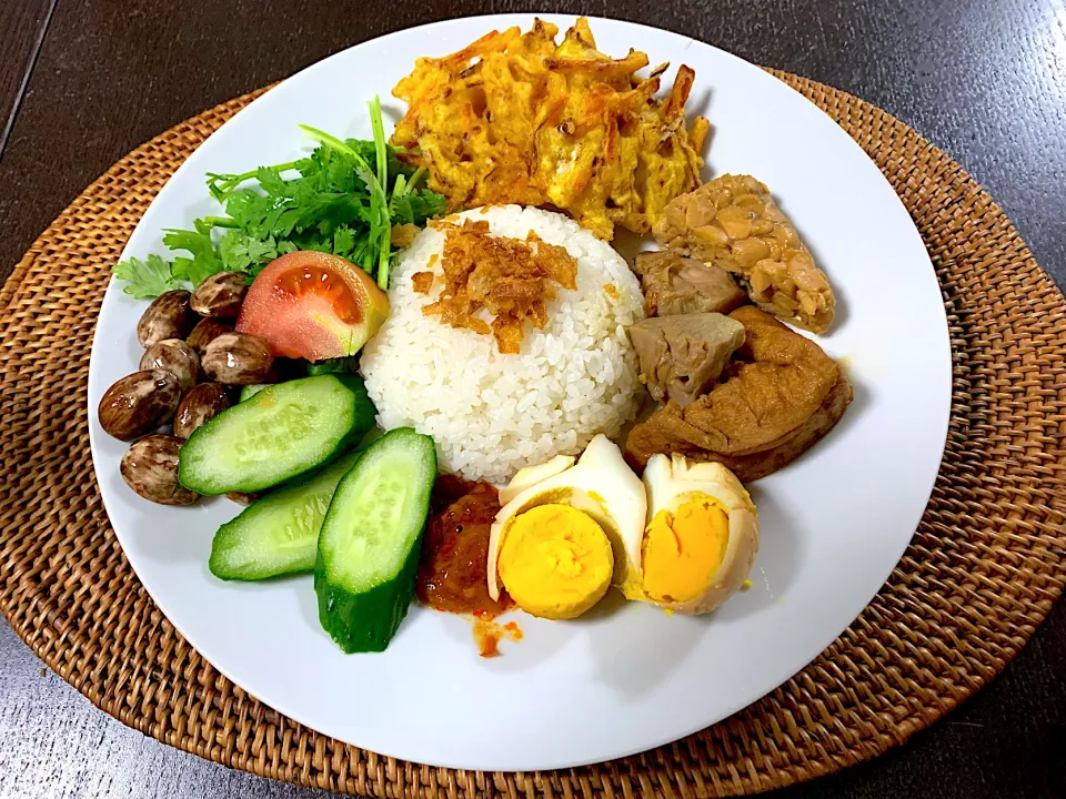 Nasi uduk|yeni kartikasariさん