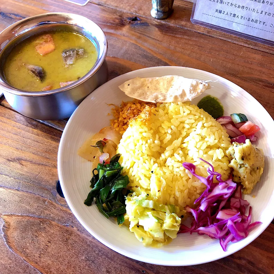 Snapdishの料理写真:北海道長沼町のカフェ「さんぼんぎ」鯖のグリーンカレー🍛|Happy suzumeさん