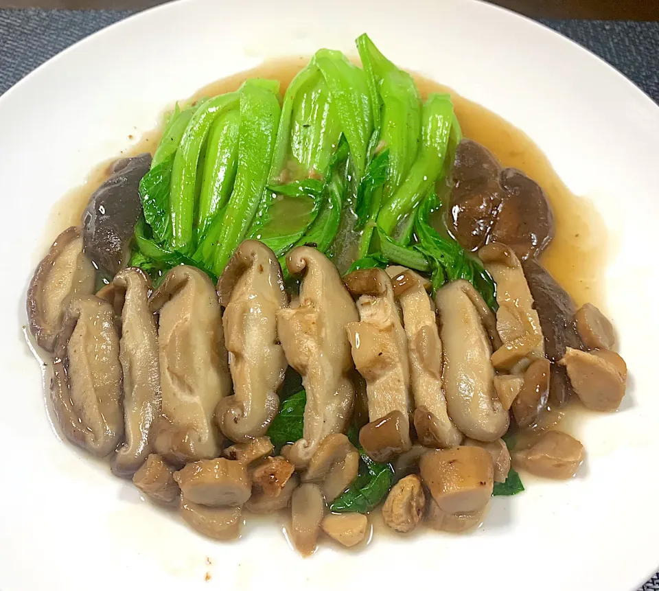 Snapdishの料理写真:青梗菜と椎茸の中華風炒め|Hideto Ikedaさん