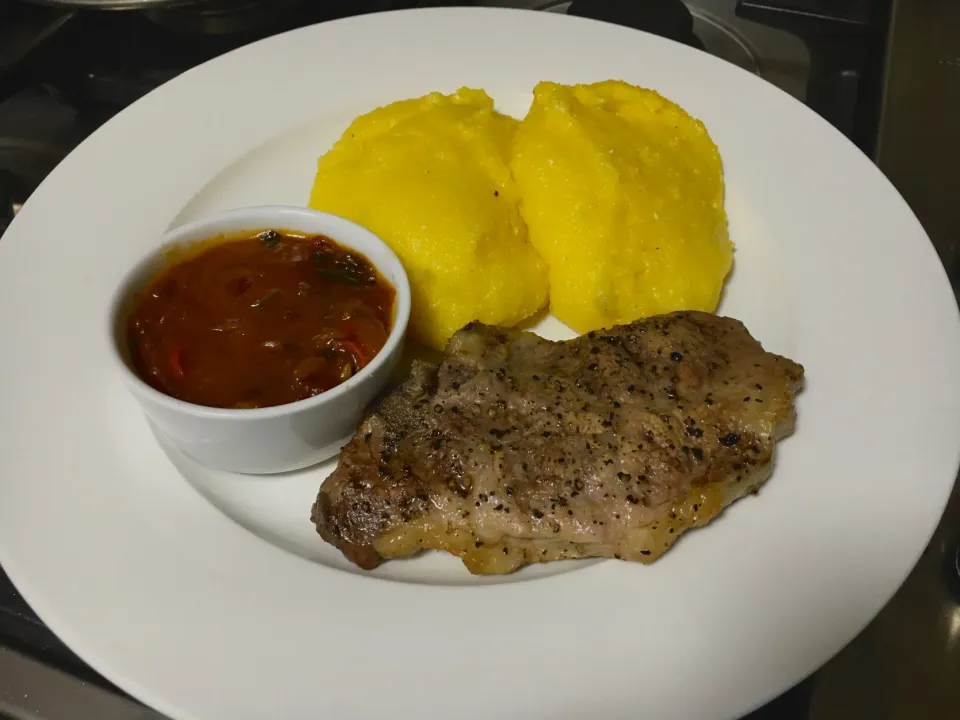 Polenta, Gravy and Rib-eye|QueenMbeeさん