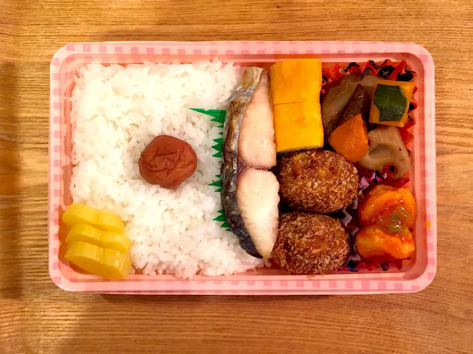 メンチカツ海老チリ弁当|あぐりさん