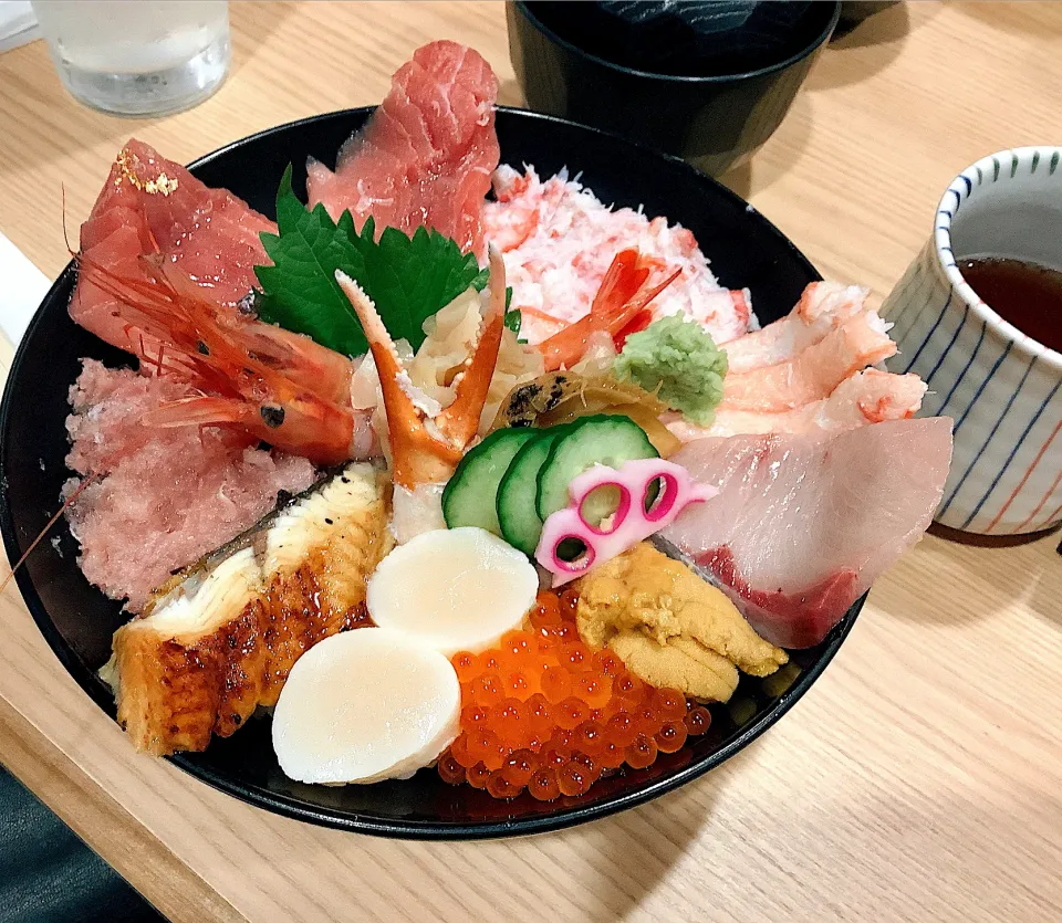 贅沢な海鮮丼🐟😻👏@近江町市場|アライさんさん