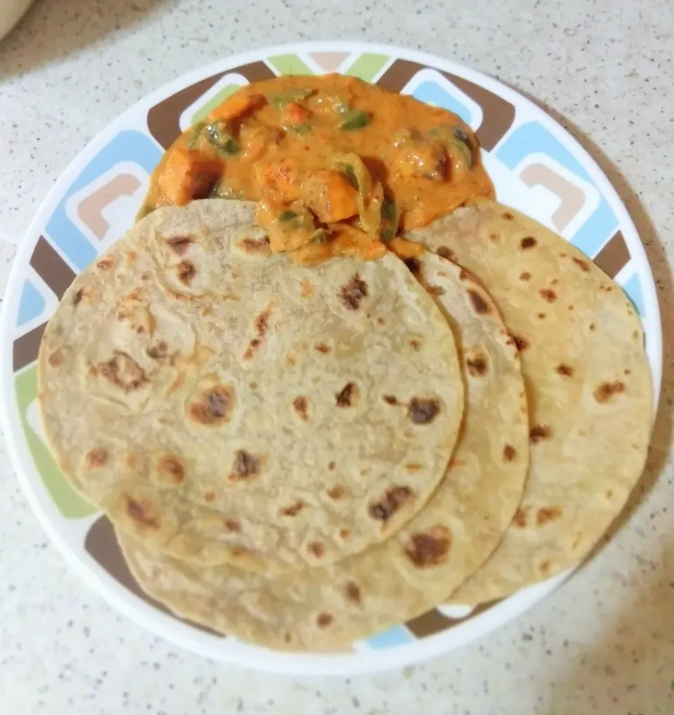 # Roti with paneer capsicum cashew nut curry|nivedhasankar64@gmail.comさん