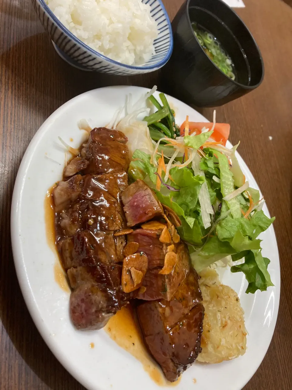 9月29日お昼ご飯。夫病院付き添いの後に。安定のお店。今回はビフカツではなくビフテキ！|あやさん