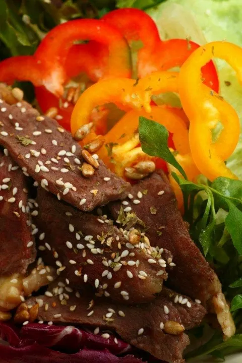 Grilled Beef Salad serve with Teriyaki sauce|Sasitorn Baipongさん