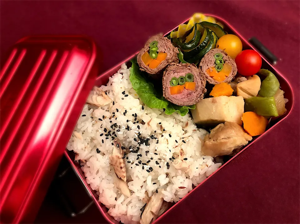 Snapdishの料理写真:高校生弁当　11-19 秋刀魚ご飯と肉巻き|mashaさん