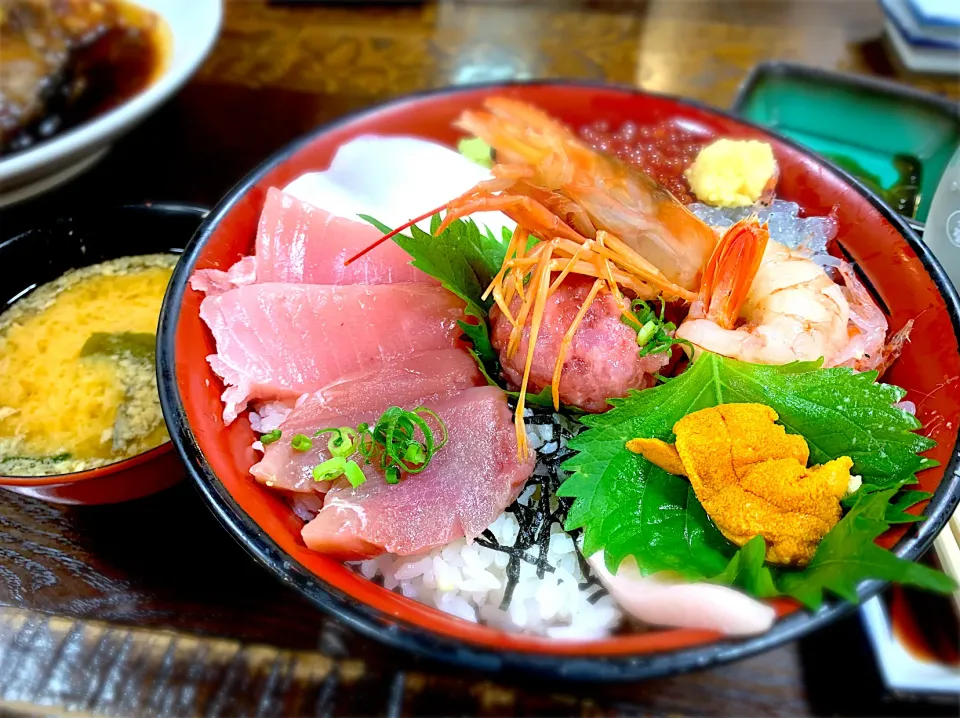 沼津港の海鮮丼|みなとさん