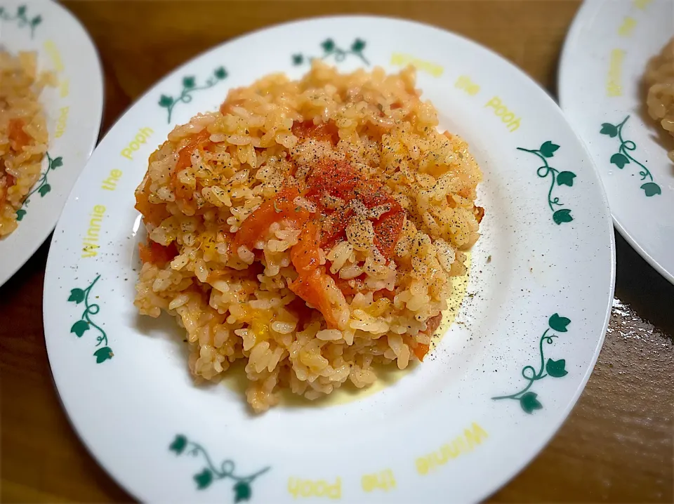 鮭フレークとトマトの洋風炊き込みご飯|名状しがたいゴミムシのようなものさん