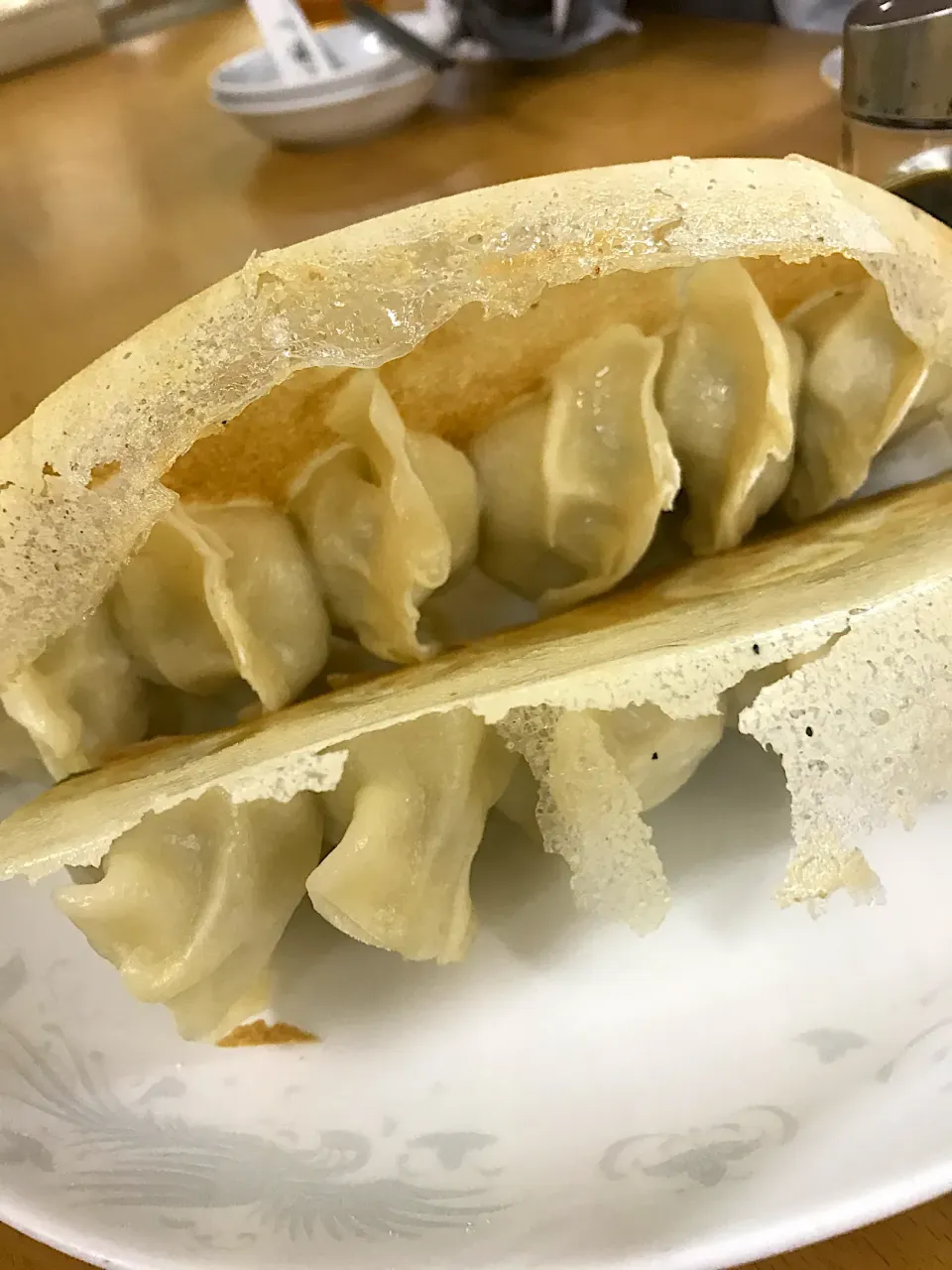 先日アップした羽つきギョウザは後ろ姿もすごかったです🥟|ノムリエさん