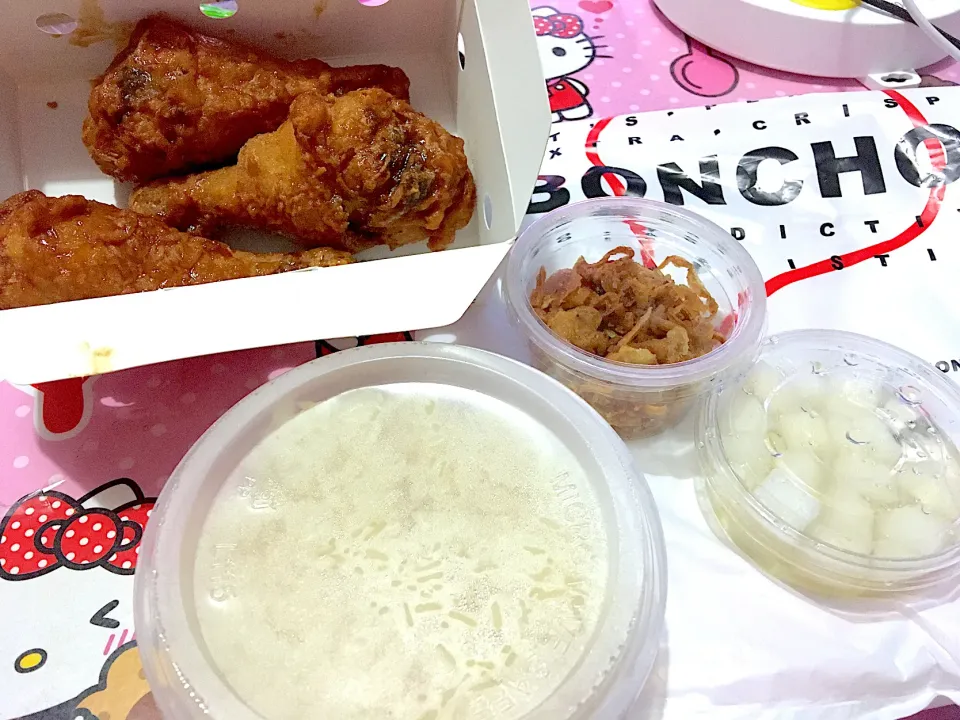 ข้าวเหนียวเทียมเจียวไก่ทอดซอสกระเทียม #bonchon|Kararak & Foodsさん