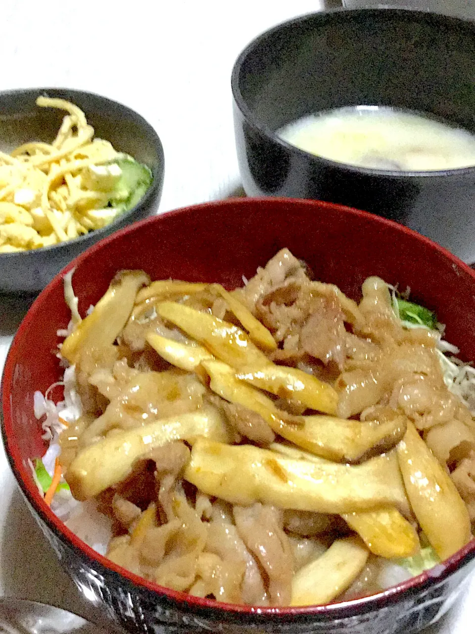 キノコ入り豚のしょうが焼き丼|Ayaさん