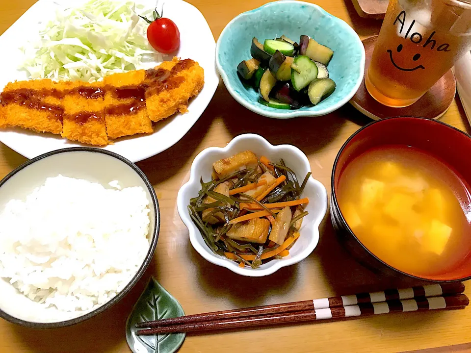 カジキマグロステーキカツ、刻み昆布の煮物、即席漬け|Emiko Kikuchiさん