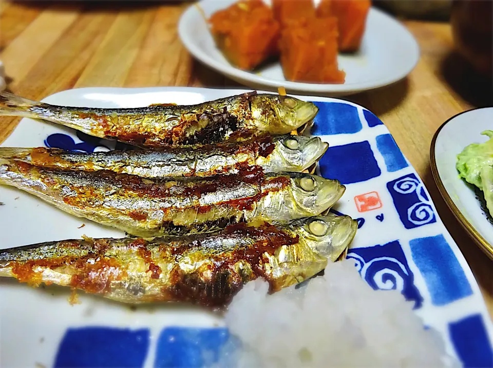 🌼今日の夕飯🌼肉の日だけど🐟メザシ🐟|みずはらさん