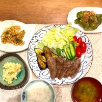 Snapdishの料理写真:焼肉&ポテサラ|さくらさん