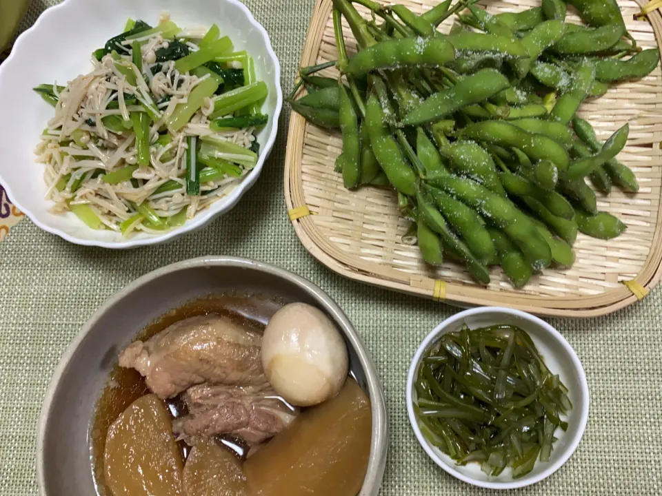 豚スペアリブと大根の煮物、小松菜とエノキのナムル、茎わかめポン酢、枝豆|peanutsさん