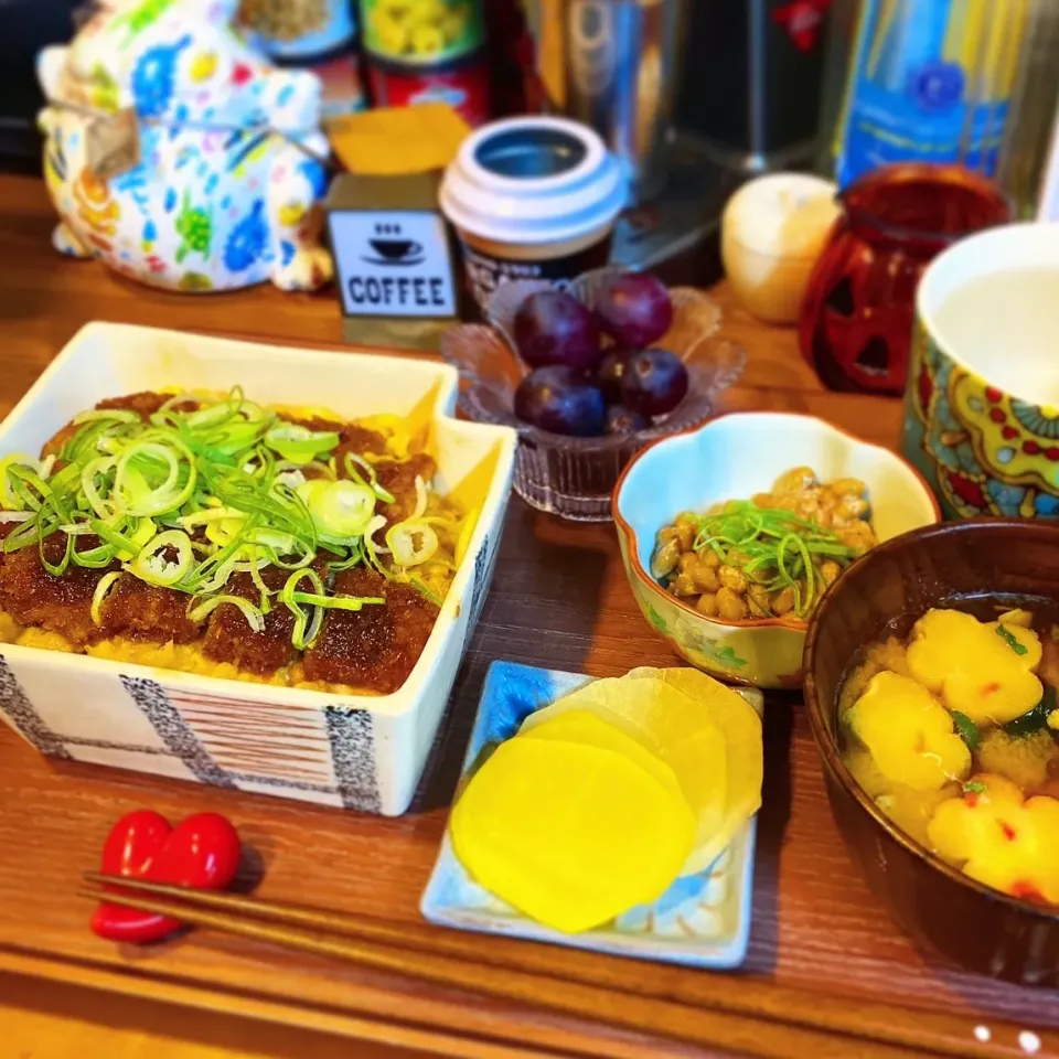 イワシカツ閉じ丼・納豆・お麩の味噌汁・漬物|まぁちゃんさん