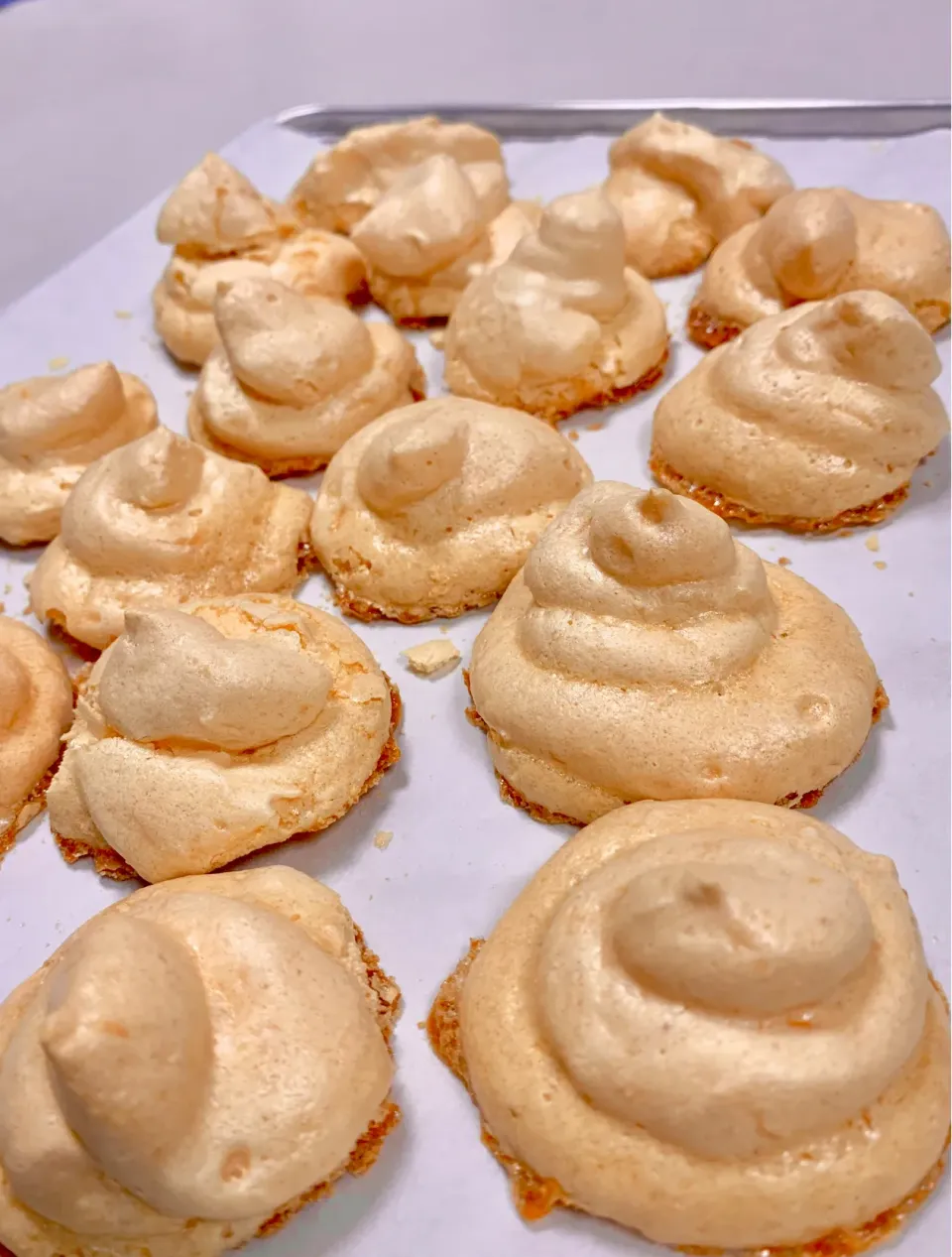 Caramel Coconut Meringue Cookies|gonbenさん