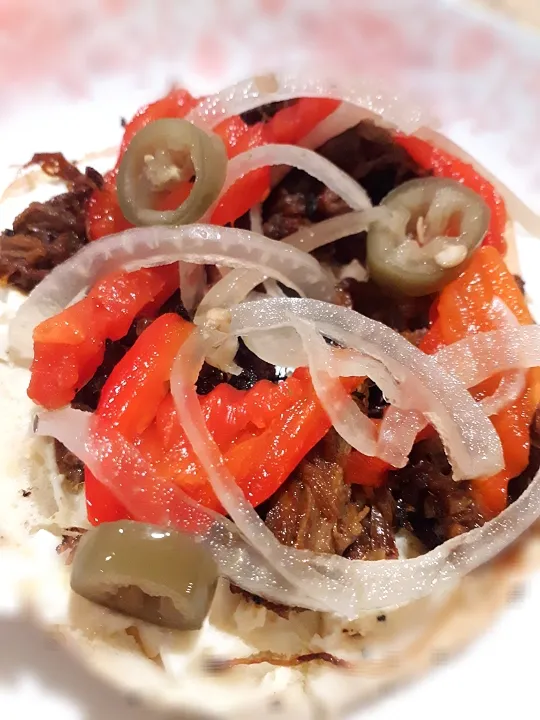 Snapdishの料理写真:machaca with pickled onions,hot peppers,jalapeno's, cream cheese bagel|Sophieさん