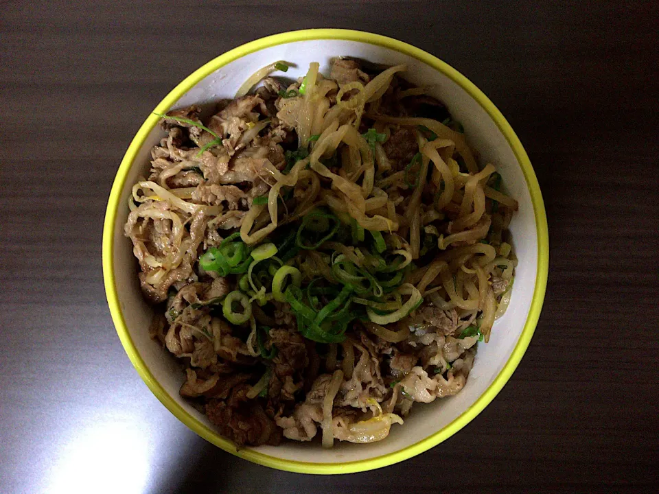 豚肉もやし炒め丼(ハーフ)|ばーさんさん