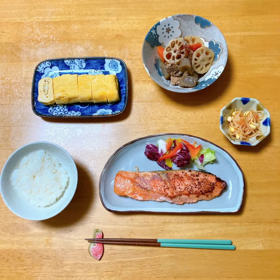 鮭の塩麹焼き　蓮根の煮物🥢|ちゃみこさん